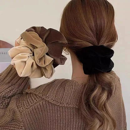 Scrunchies de Terciopelo Mette – Set de 4, Suaves y Elegantes