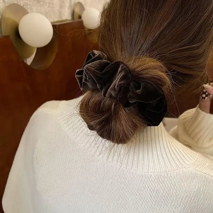 Scrunchies de Terciopelo Mette – Set de 4, Suaves y Elegantes